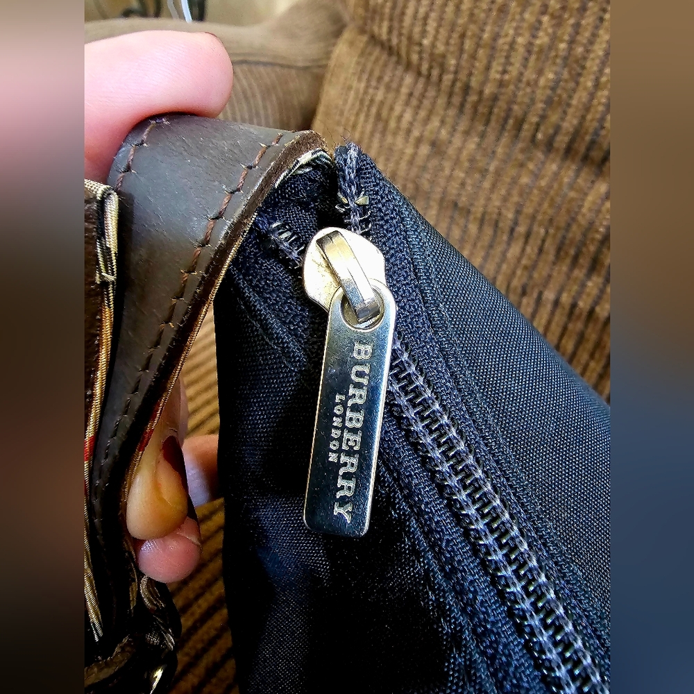 Authentic Burberry Tote bag - Picture 8 of 16